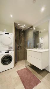 a bathroom with a washing machine and a sink at ApartmentInCopenhagen Apartment 1527 in Copenhagen