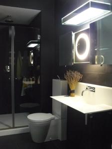 a bathroom with a toilet and a sink and a shower at LOFT A RODA DE BERÀ in Roda de Bará +27 photos