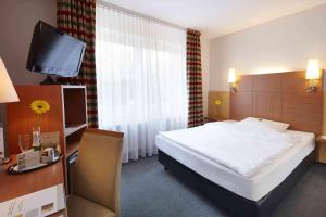 Postel nebo postele na pokoji v ubytování GHOTEL hotel & living Kiel