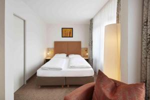 Postel nebo postele na pokoji v ubytování GHOTEL hotel & living Kiel