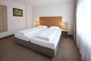 Postel nebo postele na pokoji v ubytování GHOTEL hotel & living Kiel