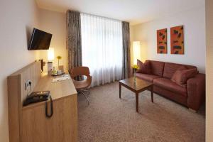 TV a/nebo společenská místnost v ubytování GHOTEL hotel & living Kiel