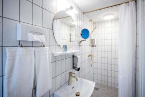 Bilik mandi di KOMPAS Hotel Aalborg
