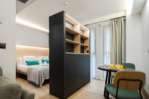 Ένα ή περισσότερα κρεβάτια σε δωμάτιο στο Feelathome Ventas Suites