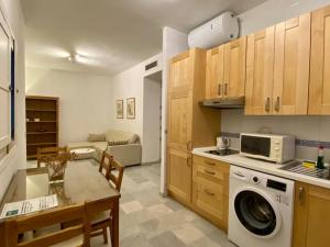 A kitchen or kitchenette at Archeros Oasis
