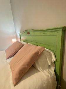 A bed or beds in a room at Archeros Oasis
