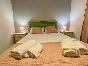 A bed or beds in a room at Archeros Oasis