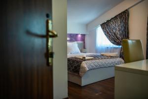 Postel nebo postele na pokoji v ubytování Hotel Oasis