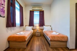Postel nebo postele na pokoji v ubytování Hotel Oasis