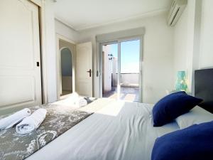 ラ・マンガ・デル・マール・メノールにあるVeneziola Villa - 6509のベッドルーム1室(ベッド1台付)が備わります。