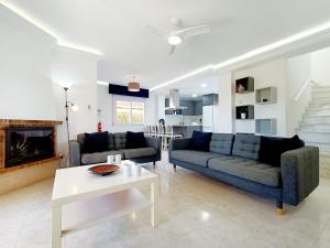 Ein Sitzbereich in der Unterkunft La Manga Norte Villa - 6509