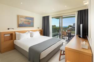 Ένα ή περισσότερα κρεβάτια σε δωμάτιο στο Thalassa Suites