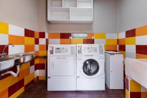 a washer and dryer in a colorful kitchen at Purple Nest Hostel in Valencia