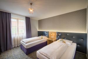 Postel nebo postele na pokoji v ubytování Hotel Lechnerhof Unterföhring