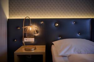 Postel nebo postele na pokoji v ubytování Hotel Lechnerhof Unterföhring