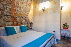 Postel nebo postele na pokoji v ubytování Luxury Corte Di Re Artù