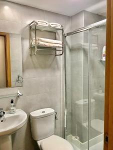 Apartamentos Olga Cantabria的一间浴室