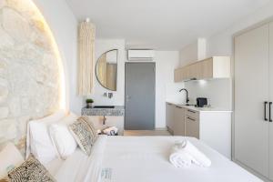 Kuchyň nebo kuchyňský kout v ubytování Amalthia Luxury Suites