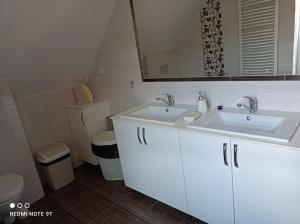 a bathroom with two sinks and a mirror at Apartament Gajówka z ogrodem na wyłączność, Energylandia 35min in Rzyki