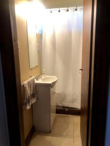 a bathroom with a sink and a shower with a mirror at Casaquinta La Morena in Azul