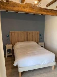 Postel nebo postele na pokoji v ubytování Le Marquis De La Guintre