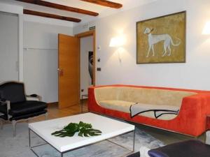 
a living room with a couch and a table at Hospederia Chapitel in Estella

