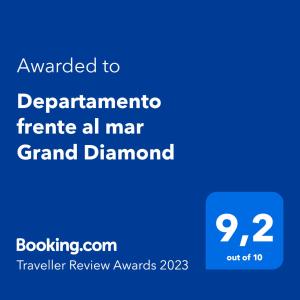 Ett certifikat, pris eller annat dokument som visas upp på Departamento frente al mar Grand Diamond