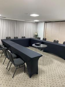 Área de negócios e/ou sala de conferências em San Diego Suítes Lourdes - OFICIAL