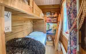 a small room with a bunk bed in a tiny house at Beautiful Home In Vang P Hedmark With 3 Bedrooms in Sæli