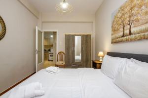 A bed or beds in a room at Fully renovated flat close to Uni & hospitals
