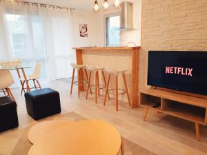 Televízia a/alebo spoločenská miestnosť v ubytovaní Cozy-Room Appartement