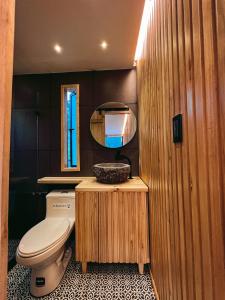 a bathroom with a toilet and a mirror at Hawkay Glamping in San Miguel de Salcedo
