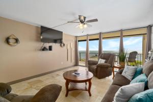 Uma TV ou centro de entretenimento em Laguna Reef #414 - Grandview