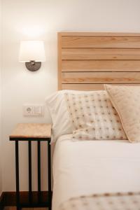 Postel nebo postele na pokoji v ubytování La Plaza Hostal