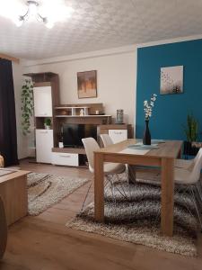 a living room with a wooden table and chairs at APARTMAN PARK in Šabac