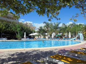Bazén v ubytovaní Miami Residencial LEK alebo v jeho blízkosti