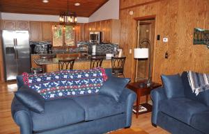 Posezení v ubytování 4,700 ft elevation Wolf Laurel Resort-Sunsetdreams