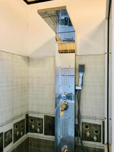 a bathroom with a shower in a room at Ella HIDE VIEW in Ella