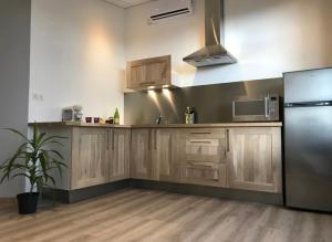 Kuchyňa alebo kuchynka v ubytovaní Résidence Harmonie Appartement N 4 meublé Avec Petit Déjeuner