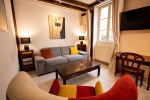 Fotografia z galérie ubytovania Le "Pied à Terre" - Appartement plein centre avec Parking Privé v destinácii Bourges