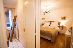 Fotografia z galérie ubytovania Le "Pied à Terre" - Appartement plein centre avec Parking Privé v destinácii Bourges