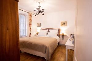 Fotografia z galérie ubytovania Le "Pied à Terre" - Appartement plein centre avec Parking Privé v destinácii Bourges