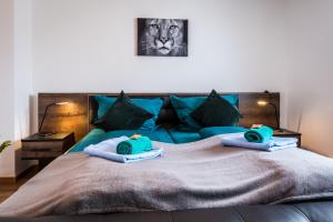 a bedroom with a bed with towels on it at Arbio I Cozy Apartments Augsburg-Lechhausen in Augsburg
