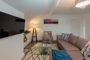 Гостиная зона в Crosby Apartments