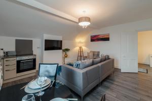 Телевизор и/или развлекательный центр в Crosby Apartments