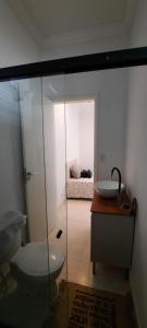 a bathroom with a toilet and a sink at Pousada Graboschii, 300mt da praia do Refúgio in Aracaju