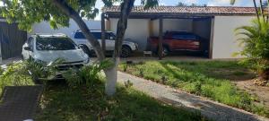 Aed väljaspool majutusasutust Pousada Graboschii, 300mt da praia do Refúgio