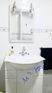 a bathroom with a white sink and a mirror at Piso en PLAYA malvarrosa a 7 minutos andando y universidades Valencia, Beach, Solo admito Familia con niños Tengo otro piso cerca in Valencia