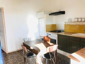 Kuchyňa alebo kuchynka v ubytovaní Gîte de la Bastide