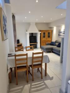 a kitchen and living room with a table and chairs at Wassail Barn Wedmore in Wedmore